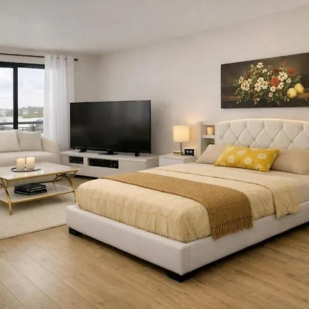 Small Bright Retreat - Free Parking Appartamento *